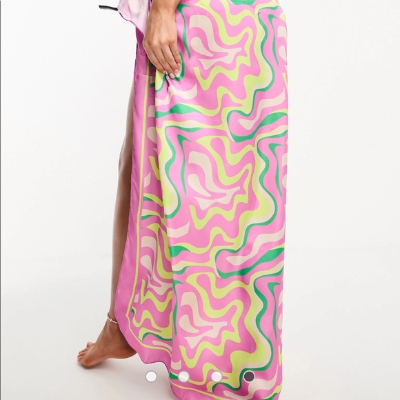 Satin sarong - Picture 4 of 4